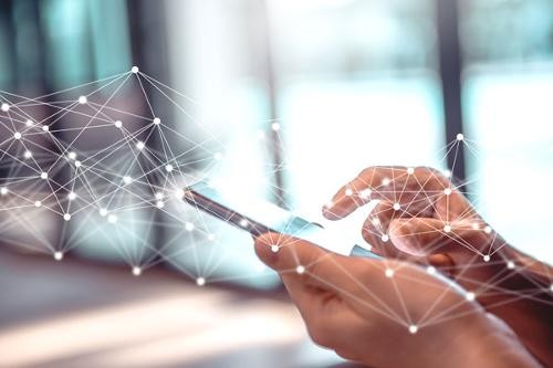 Hand am Smartphone